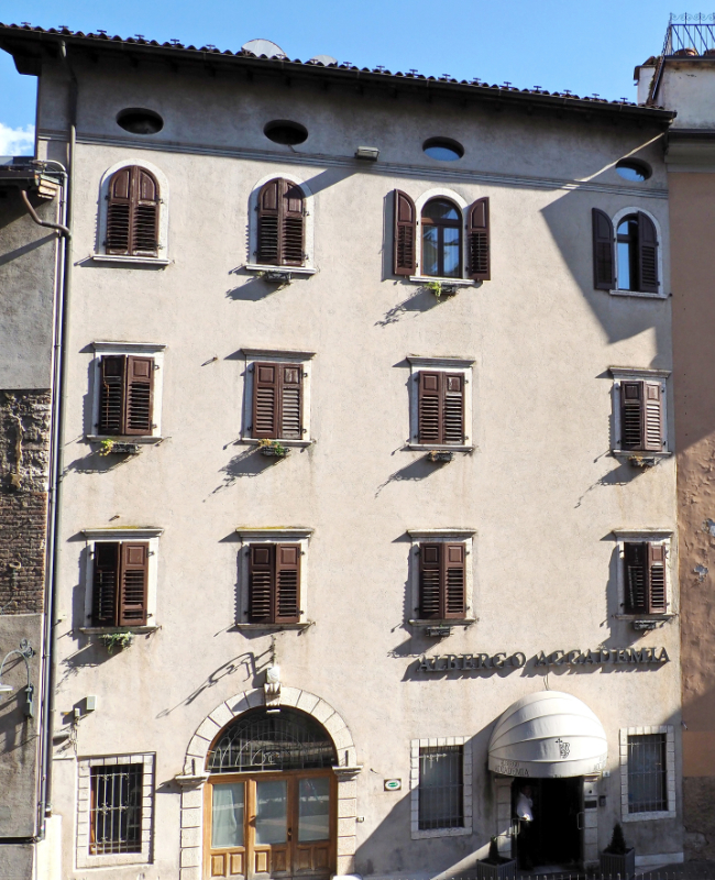 Hotel Accademia Trento facata